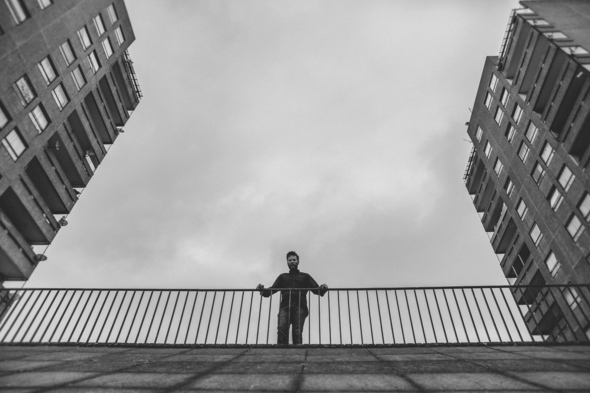 Rival_consoles_-_press_photo_by_lenka_rayn_h